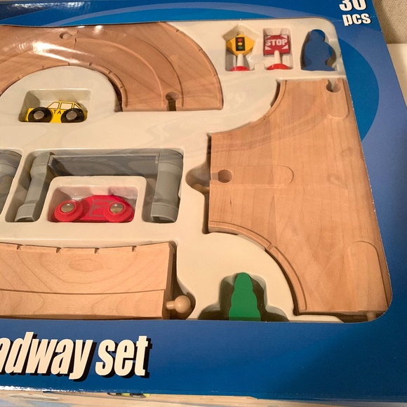 Little Tree Wood Classic Roadway Set- 30 PCS Set. For ages 3+ - Picture 8 of 13
